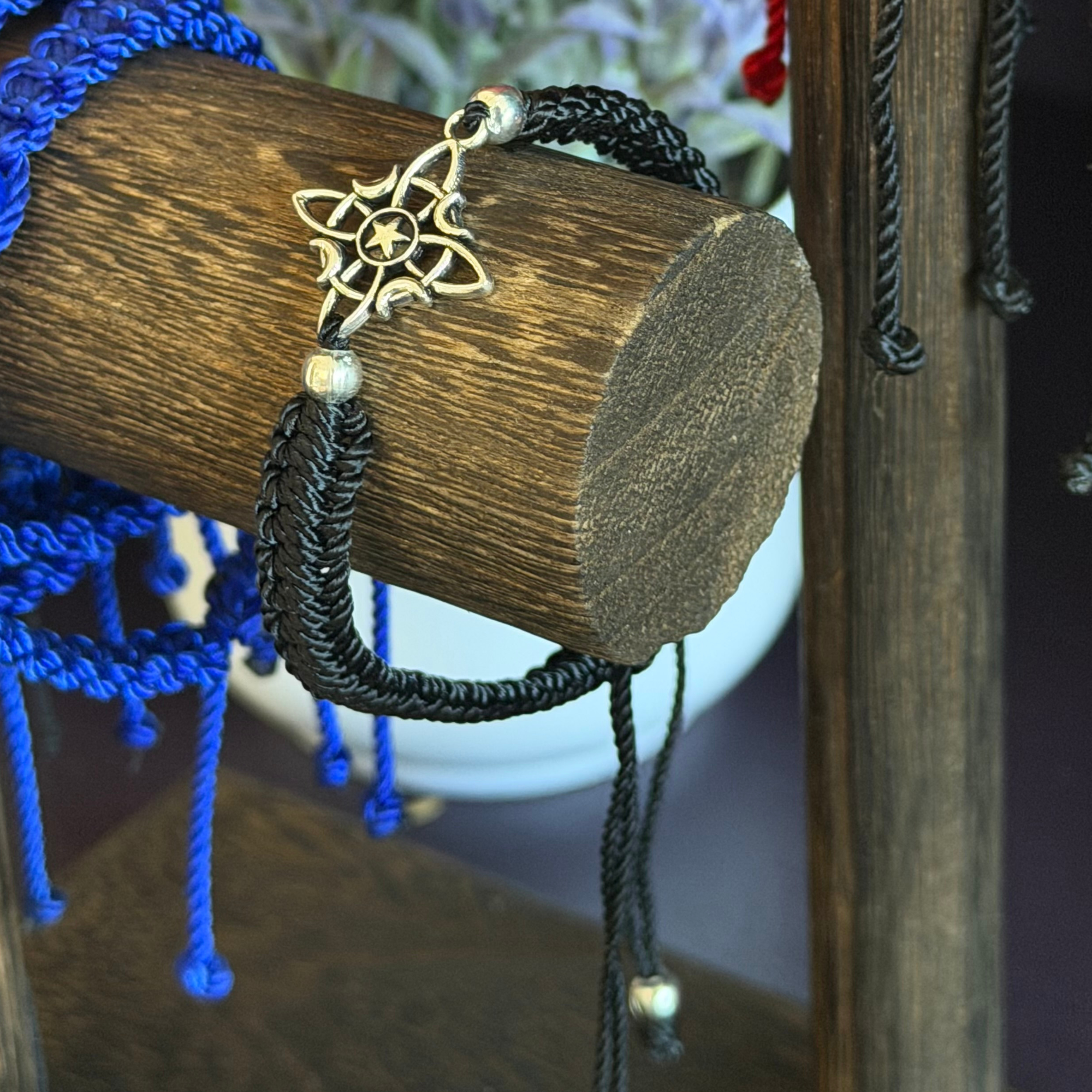 PULSERA ARTESANAL NUDO DE BRUJA NEGRA